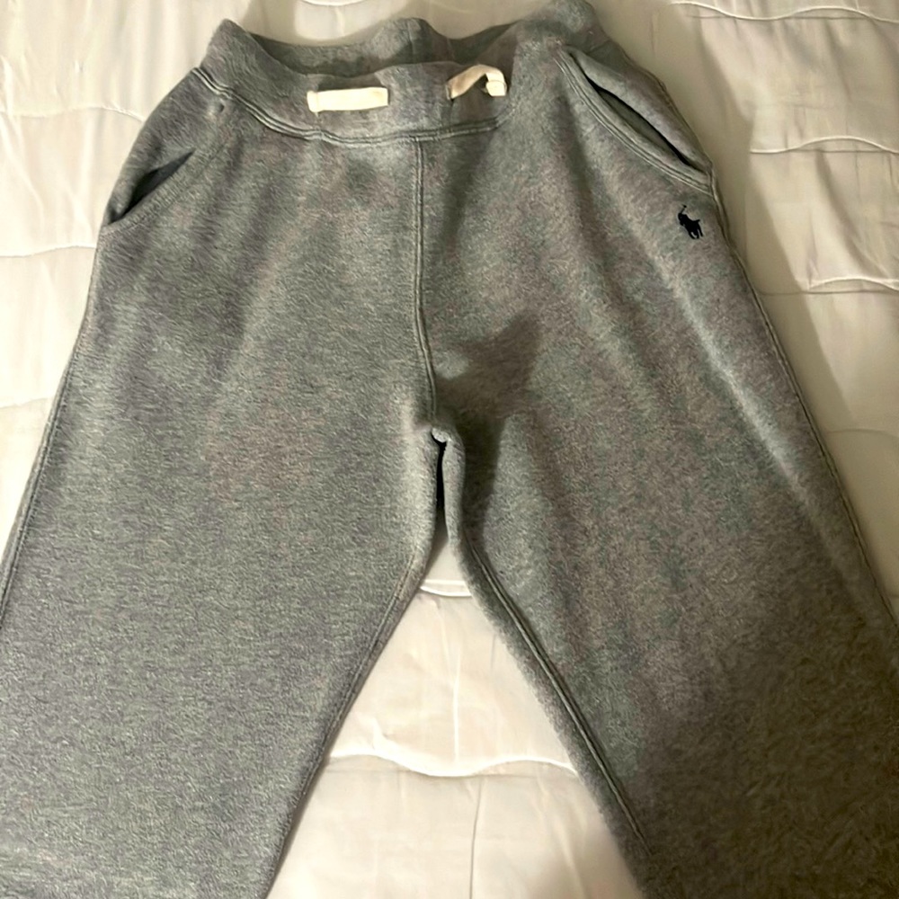 Gently used, size: M (10-12) grey sweatpants.